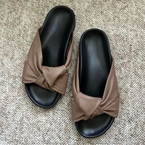 Jenni Kayne Leather Knot Sandal - Taupe 40